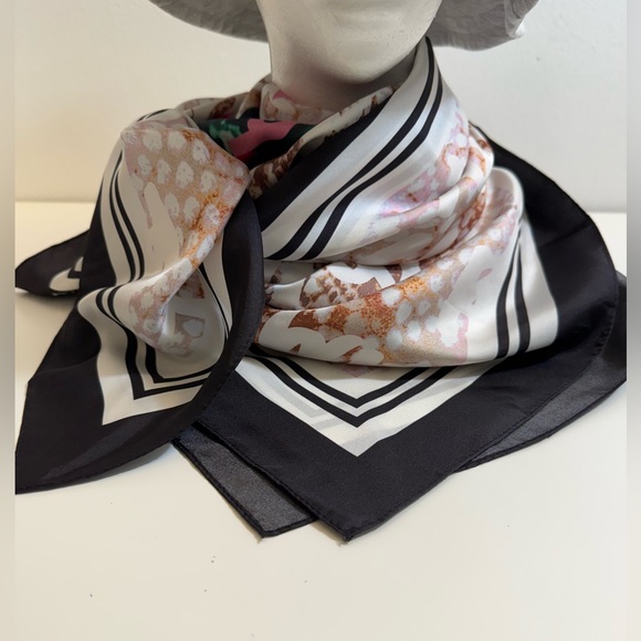 New-MAJE
Erose Large Silk Scarf In Multicolor - Picture 2 of 16